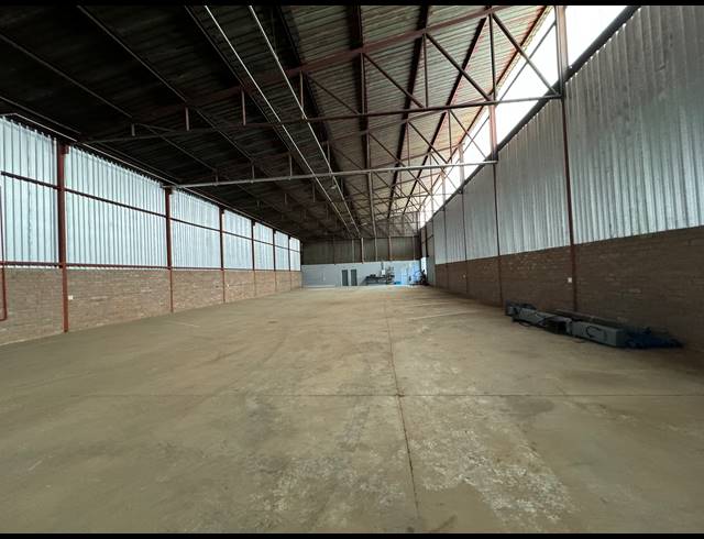 700M² WAREHOUSE TO LET IN WADEVILLE